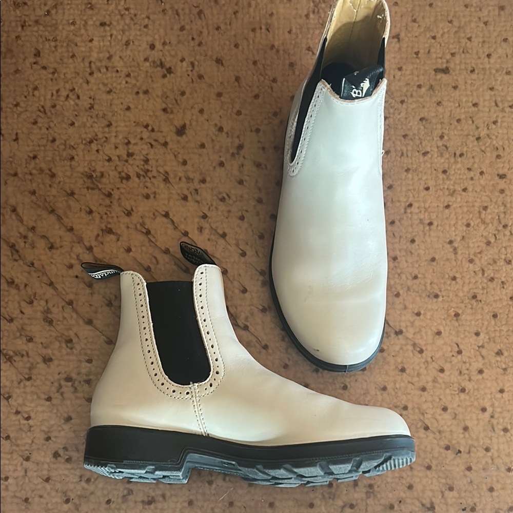 White Blundstone boots size US 8/UK 5.